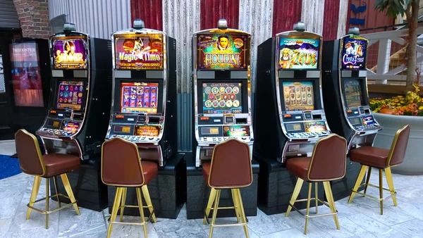 fisch Monopoly Live host at a live casino studio with interactive wheel
